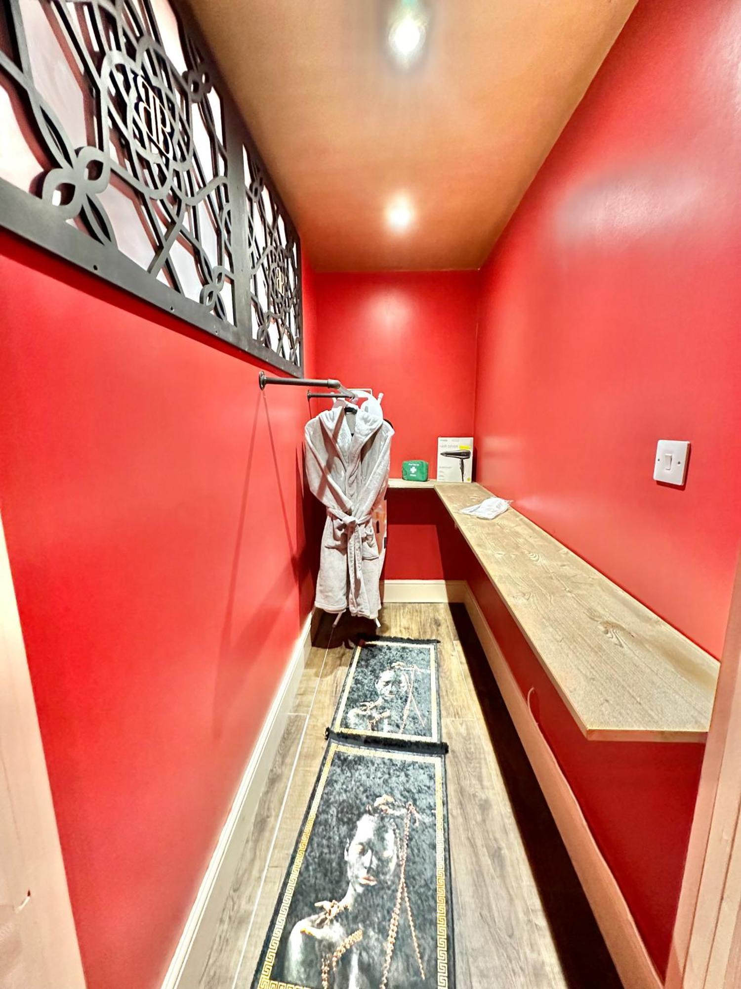 Beyond - Romantic Basement Apartment - Close To Beach - With Parking Bournemouth Exteriér fotografie