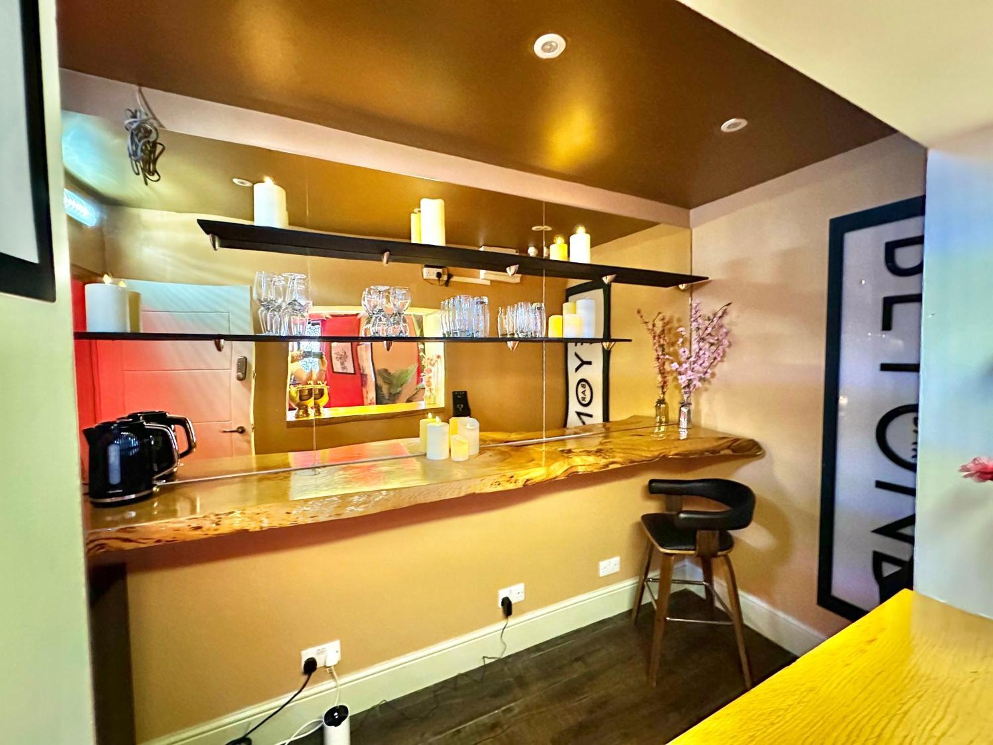 Beyond - Romantic Basement Apartment - Close To Beach - With Parking Bournemouth Exteriér fotografie