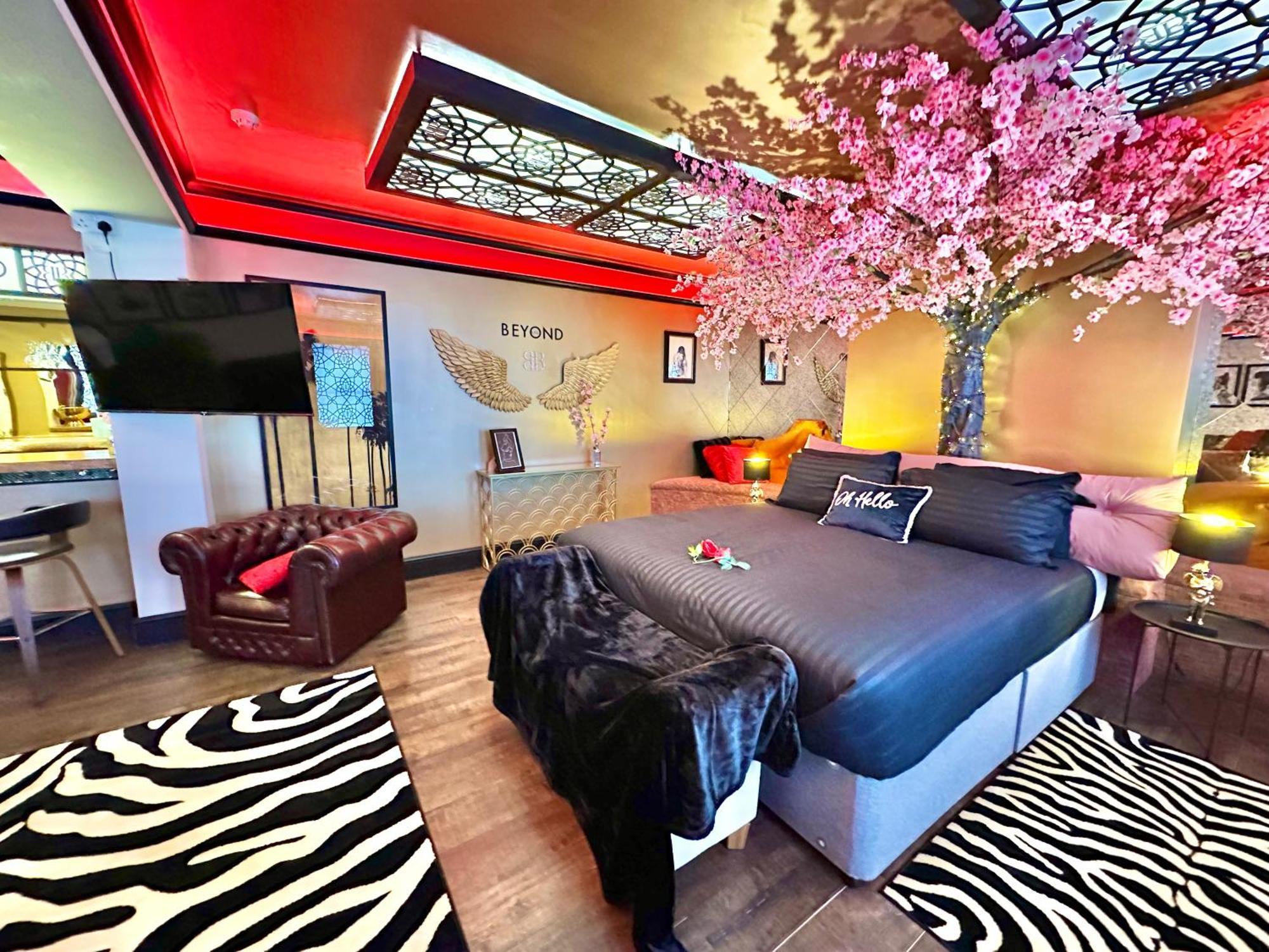 Beyond - Romantic Basement Apartment - Close To Beach - With Parking Bournemouth Exteriér fotografie