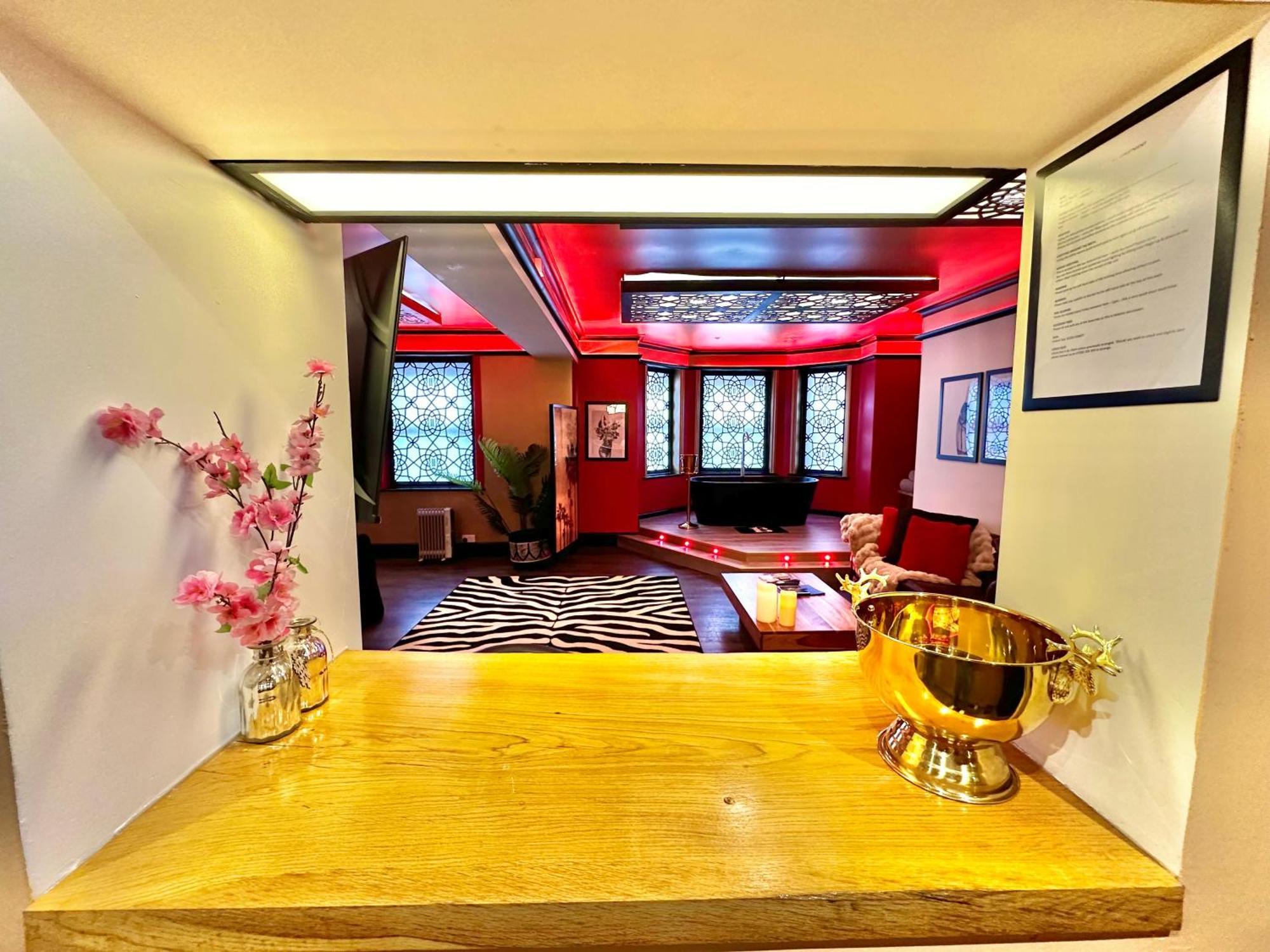 Beyond - Romantic Basement Apartment - Close To Beach - With Parking Bournemouth Exteriér fotografie